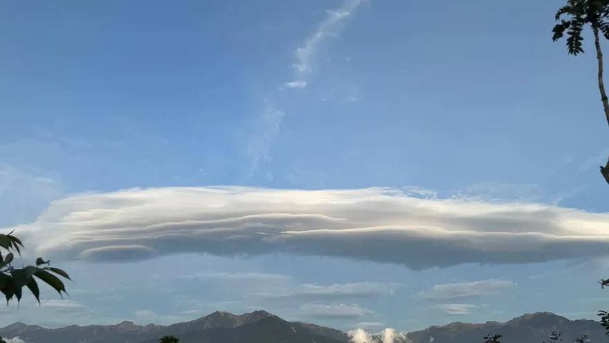 南投天空驚現「飛碟雲」　專家解答：大氣環境正在改變