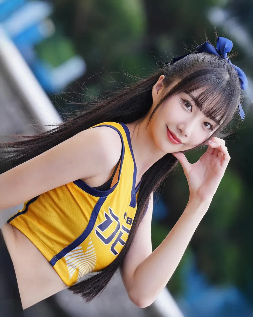 啦啦隊女神脫了！火辣上圍炸出大解放