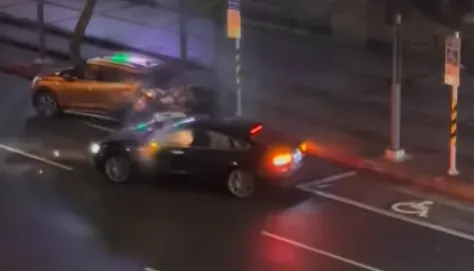 影/車停信義區路邊無辜被撞爛　疑奧迪「肇事後逃逸」