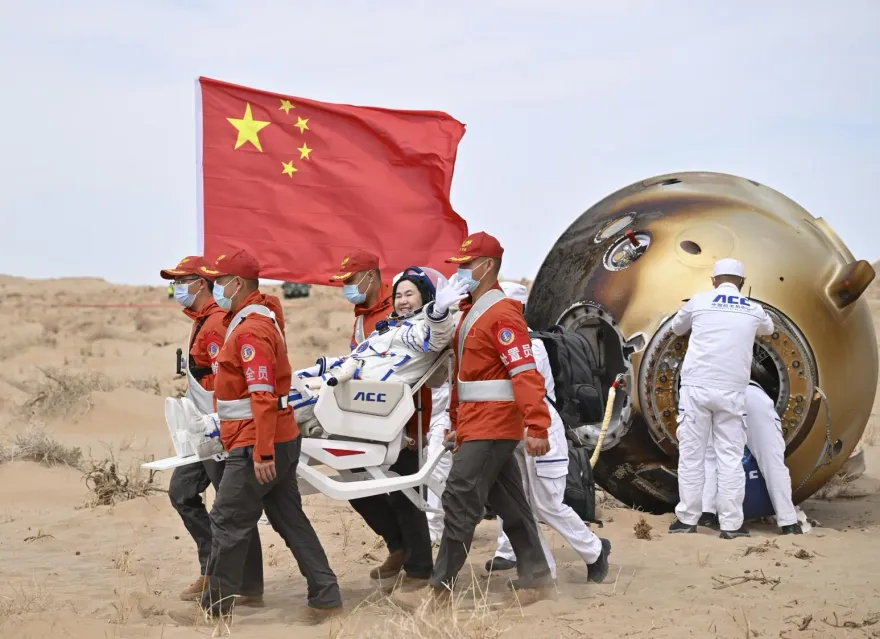 影/陸「神舟十九號」成功著陸　3太空人安全出艙狀態良好