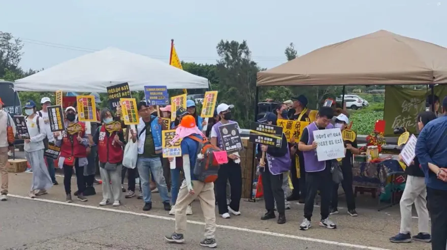 影/綠營罷團跟隨白沙屯媽祖收連署　信徒高喊政治勿介入宗教