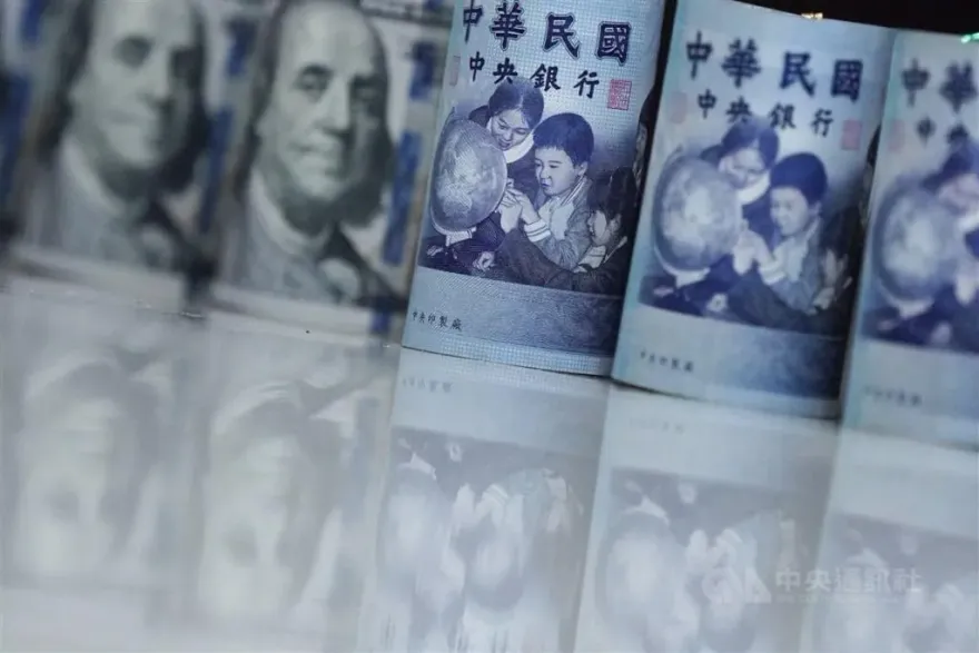 台幣暴漲受災戶不只出口業　專家：壽險業明年恐發不出股利