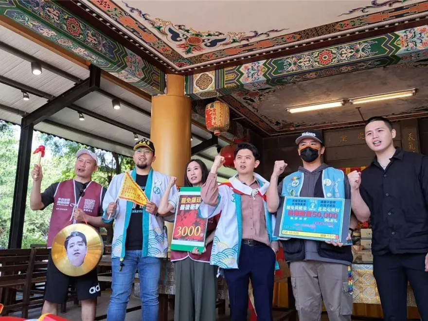 罷團糗爆！擲筊求全台大罷免順利　連獲「笑筊、無筊」全場尷尬