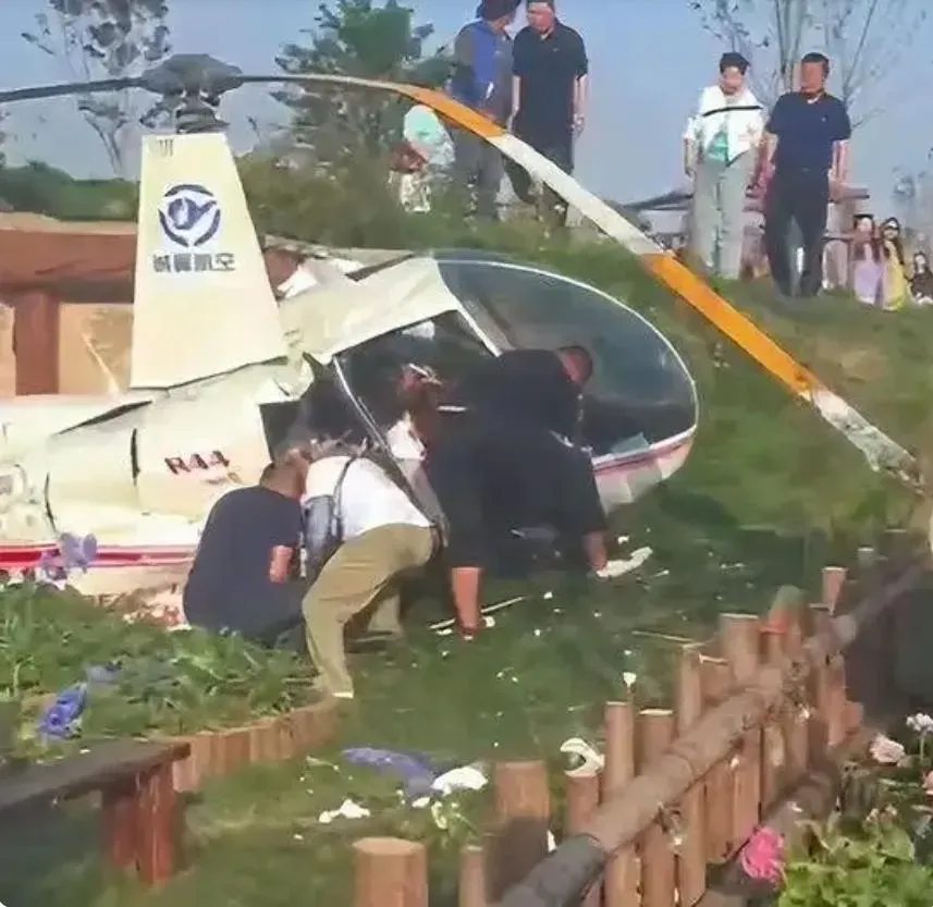影/墜落瞬間！陸觀光直升機「10米高直砸地」致1死4傷