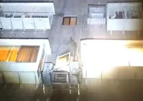 影/北市信義區住宅火警！屋主急帶愛犬逃頂樓　警消疏散70人
