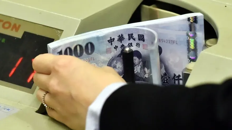 台幣狂飆創史上之最！金融時報曝關鍵主因：央行陷於進退兩難