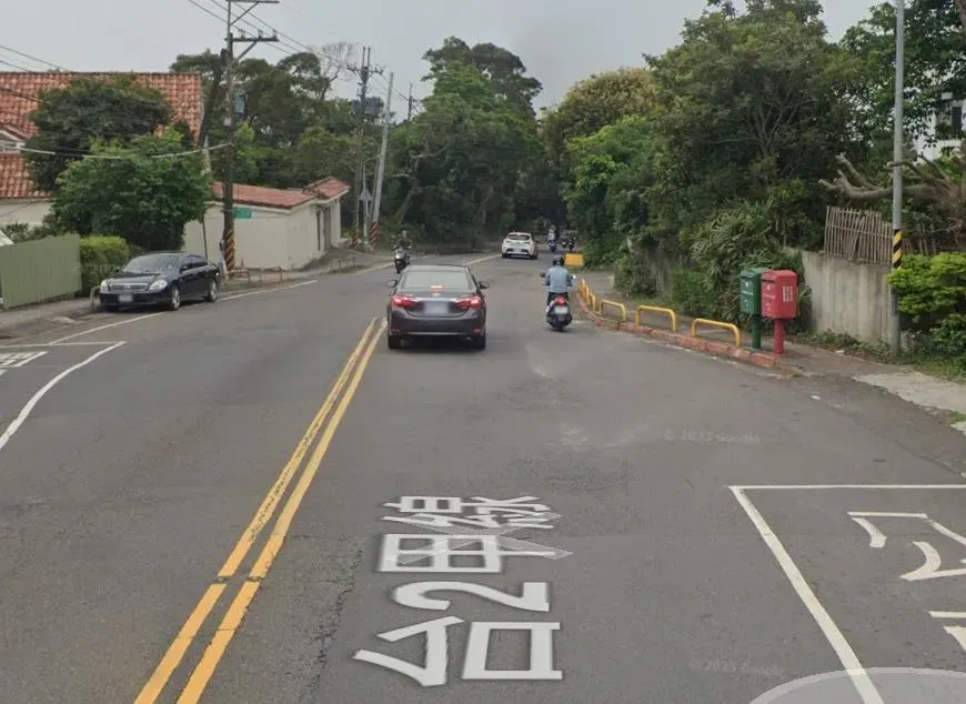 逆轉！他仰德大道踩煞車慘遭檢舉扣牌　法官「場勘」撤銷罰單