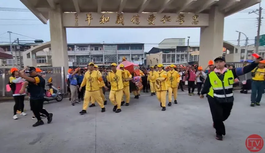白沙屯媽祖凌晨5點停駕東明國中　校長：非常感動