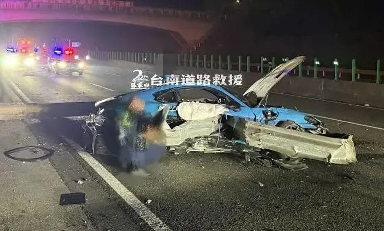 生前最後話語曝！台南「護欄插穿保時捷」駕駛破肚亡　今豎靈