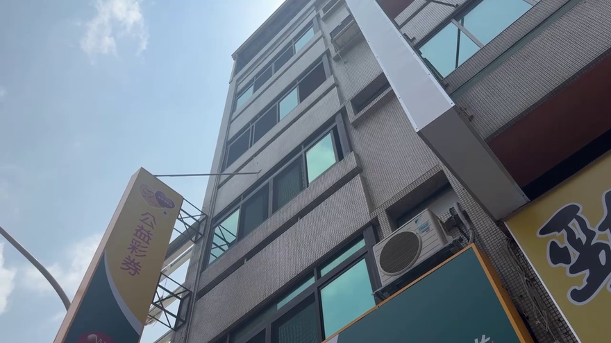 台中正午工安意外！冷氣工4樓墜2樓「眉毛撕裂傷」