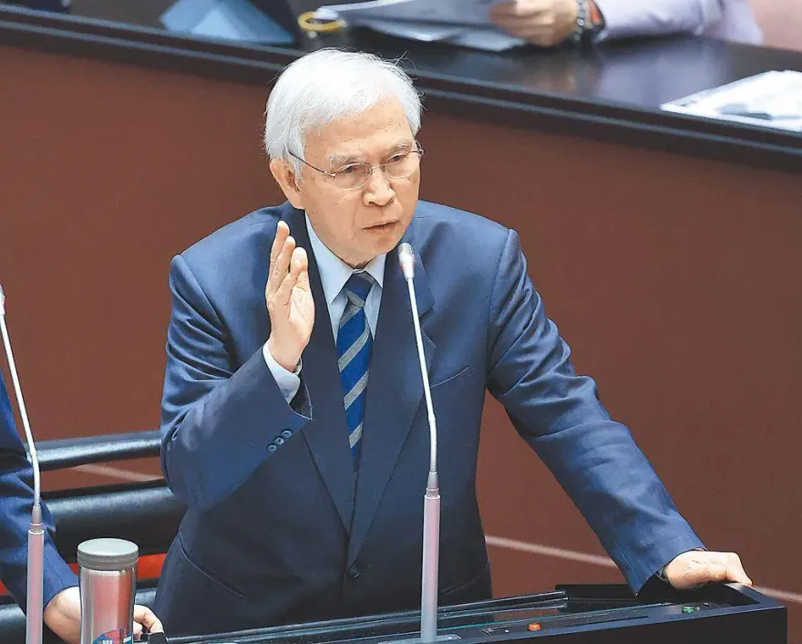 新台幣失控漲瘋了！央行下午4點半緊急記者會　楊金龍親上火線說明