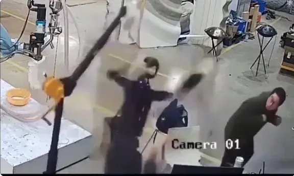 影/機器人突失控暴走！陸工程師嚇壞急閃切斷電源制止