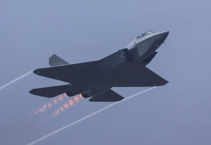 DeepSeek也能飛上天？陸專家：已引進AI研發新型戰機