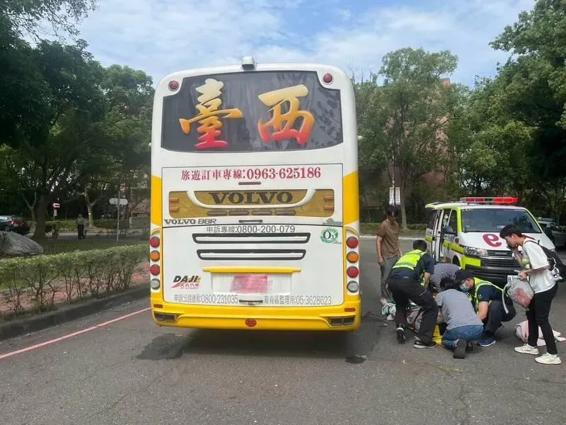 南華大學校車輾壓女大生　重傷急送醫