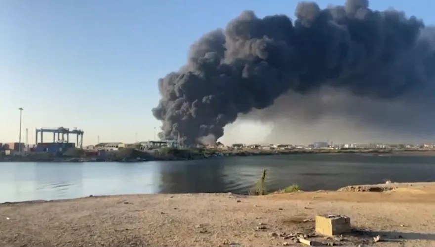影/蘇丹內戰蔓延至紅海城市　臨時首都傳多起爆炸黑煙竄天