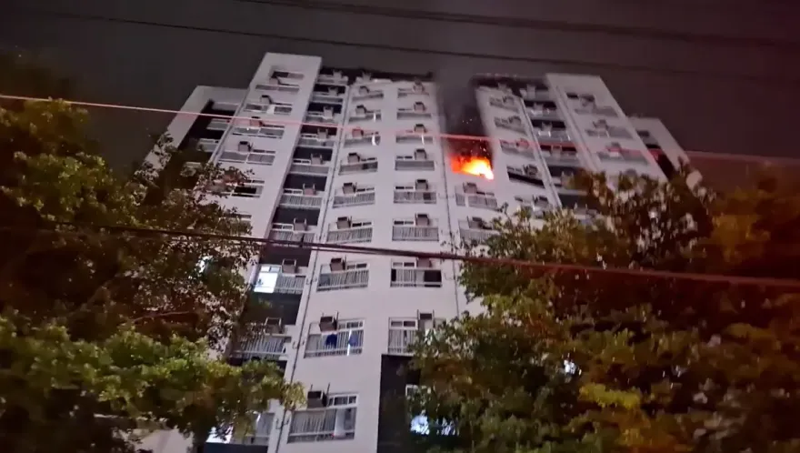 影/台南「移工宿舍大火」！520人嚇傻急逃　驚悚直擊