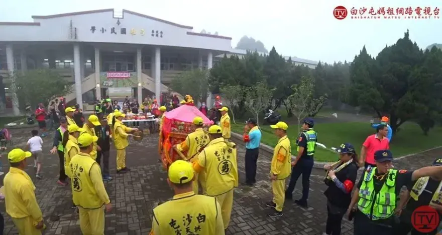 白沙屯媽祖真的疼小孩！南投起駕後已探訪4間學校