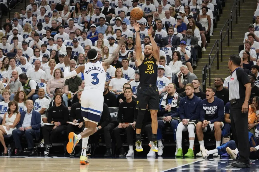 NBA/勇士下剋上退灰狼　柯瑞只打13分鐘退場傷勢獲關注