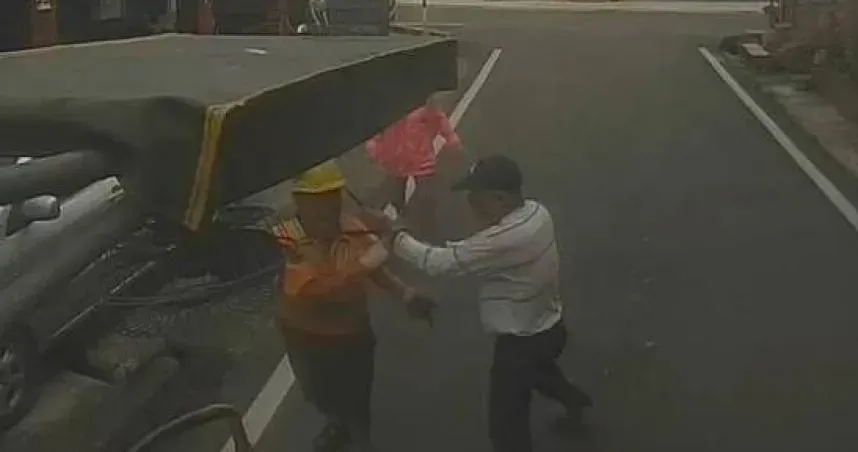 不滿做分類！雲林8旬翁對清潔隊員潑廚餘、甩耳光