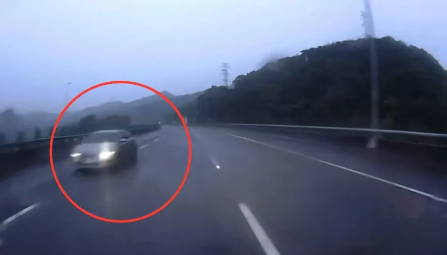 影/清晨國道轎車內側車道逆向　駕駛險撞上傻眼驚呼