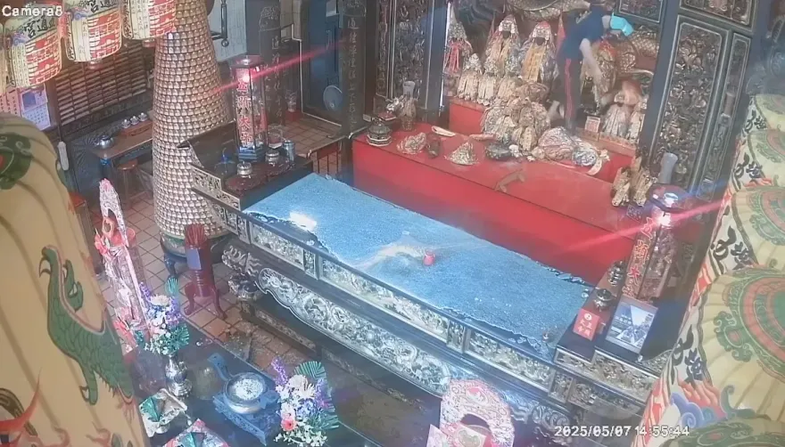 彰化300年五通宮慘遭浩劫！惡男持鐮刀「斬首」多尊神像