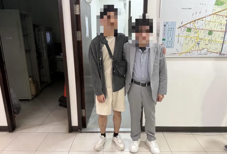 影/日籍男跨海來台尋親　警局內重逢失聯25年兒子