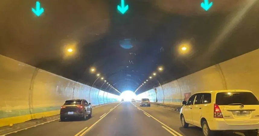 開車亮霧燈不服遭重罰　法官1理由判敗訴