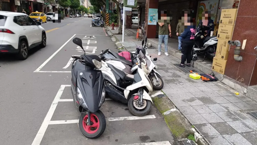 影/宿醉開車載小孩上學恍神撞4車　男子無照又酒駕