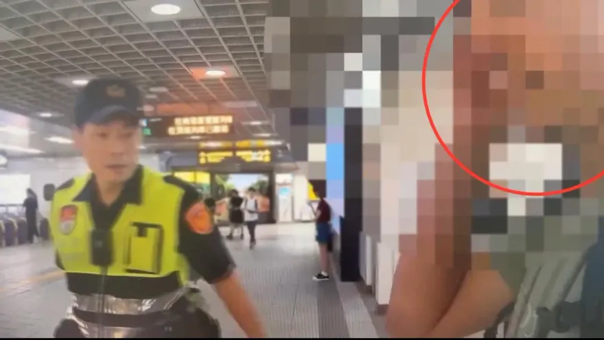 影/色老外捷運月台抓臀性騷　辯誤觸3萬交保限制出境