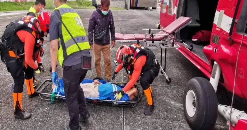 蘭嶼漁船船長突發中風！空勤黑鷹跨海緊急後送