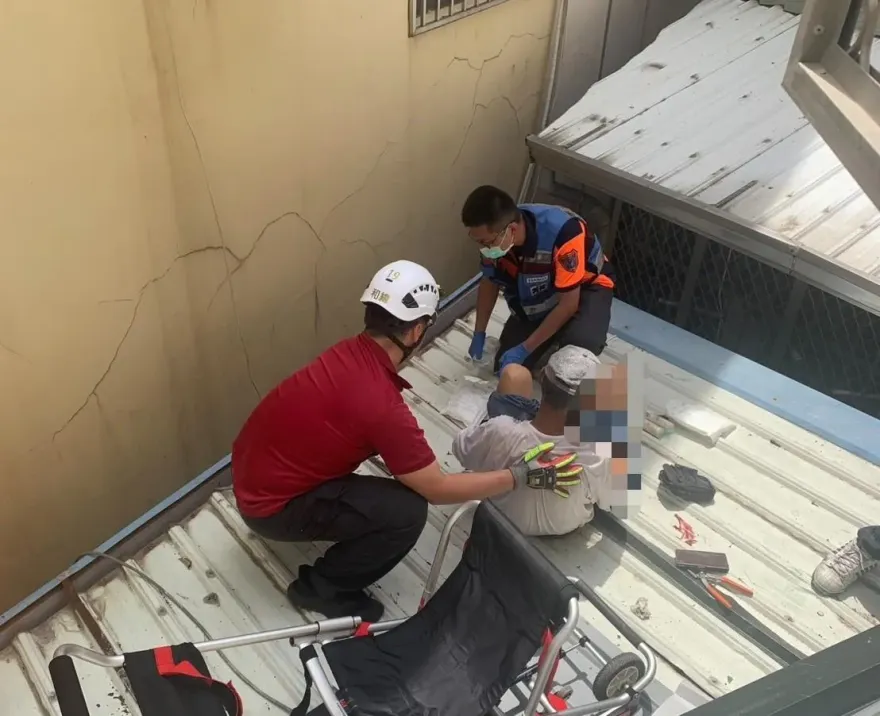 台南60歲工人施工從4樓摔落2樓　腿部開放性創傷送醫