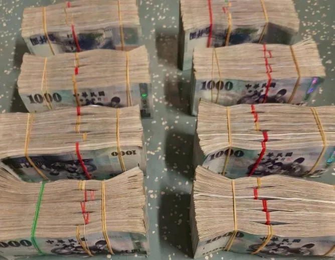 超越陳明文紀錄！越南移工搭火車丟400萬　捆鈔方式引質疑