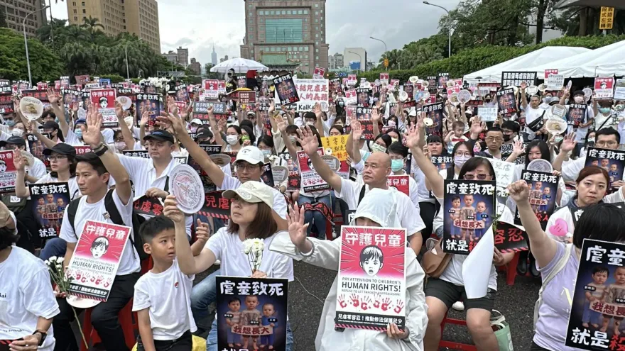 影/上千人湧凱道聲援剴剴案！賈永婕：死刑對惡保母也是人道