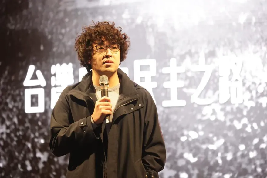 沈伯洋辯綠營沒擋增修國定假日　遭網友出征：真的很噁心