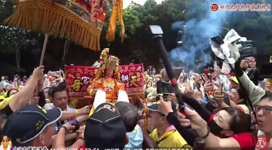 快訊/粉紅超跑抵達秋茂園！兩位媽祖分轎各自回宮