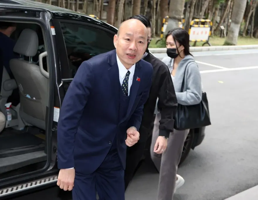 韓國瑜母親節「重大宣示」！破千網友朝聖感動大喊「謝謝佳芬姐」