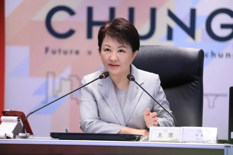 盧秀燕超狂母親節禮物！爆笑語錄「感受媽媽的愛」 長髮美少女震撼全網