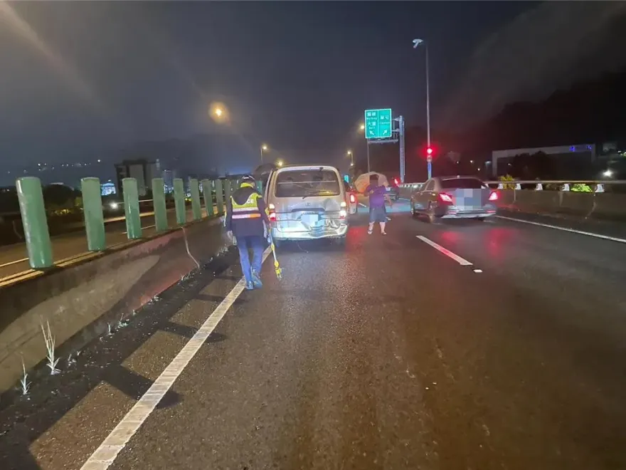 雨天路滑！國3霧峰段4車連環追撞　7人驚魂送醫幸輕傷