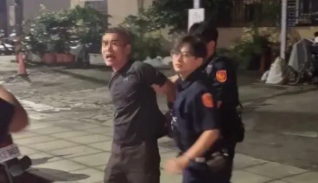 影/太可惡！高雄保時捷泥醉男撞死人　竟嗆警「憑什麼銬我」