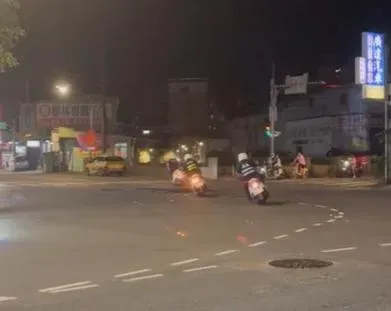 影/3毒蟲通緝犯心虛拒檢！板橋街頭狂飆逃竄撞傷警土城遭逮