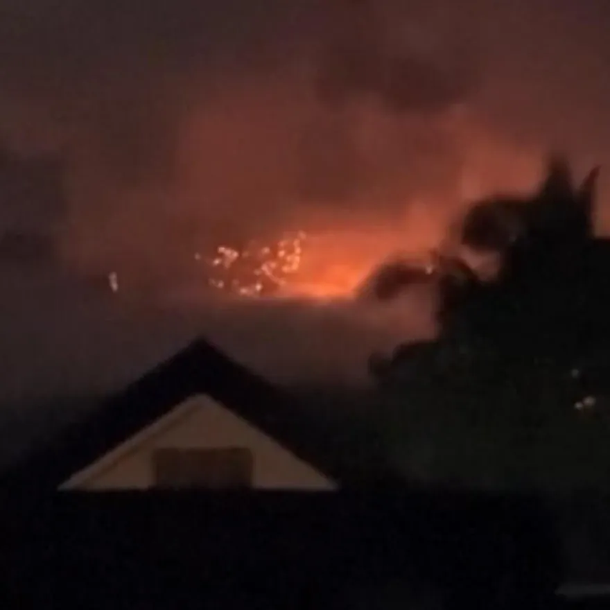 影/菲律賓活火山「爆炸性噴發」　灰色煙柱直竄3km高空