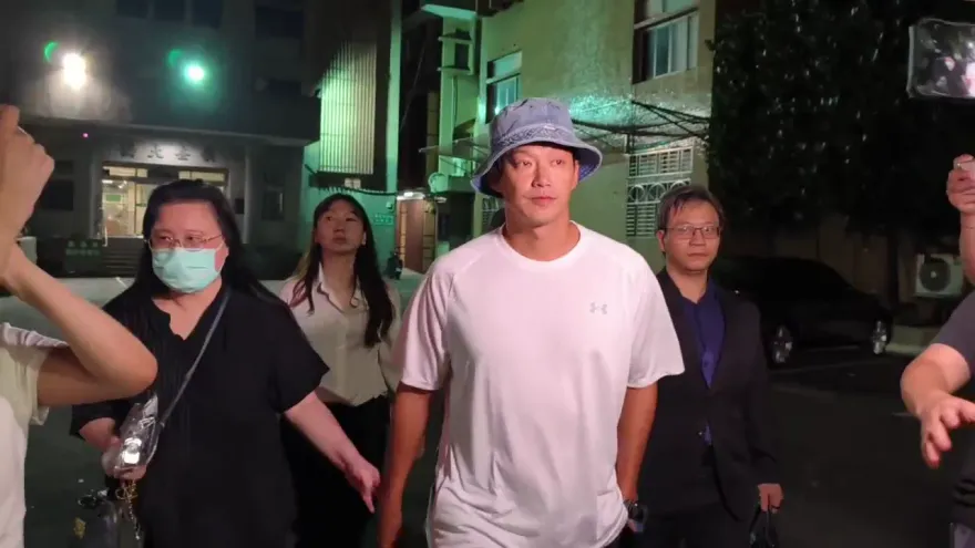 閃兵4藝人全達除役年齡　媒體人翻法規氣炸：會不會太划算了