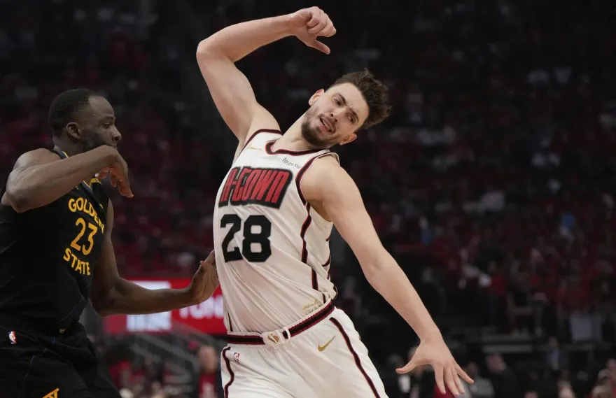 NBA/火箭梭了！願拿「神棍」換字母哥　但公鹿沒興趣