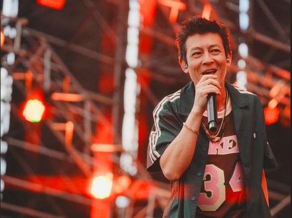 陳冠希登太空港嗨飆神曲　蛋堡詩性開唱征服全場