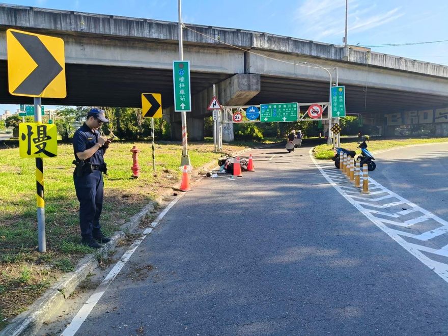 離奇車禍！楠梓機車專用道男過彎自摔　送醫不治