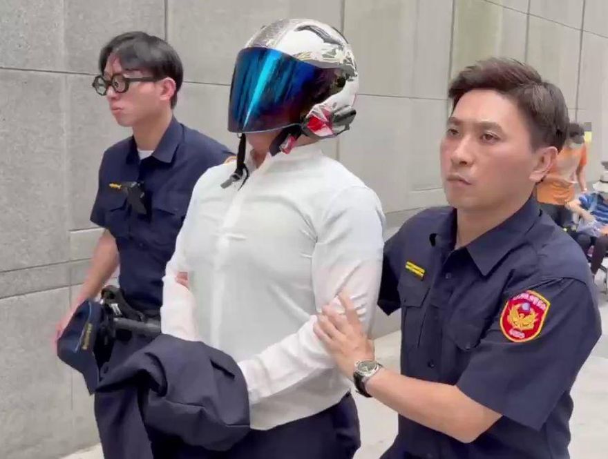 影/松山20歲保全痛毆女牙醫滿臉血　辯「我說很痛了還弄」