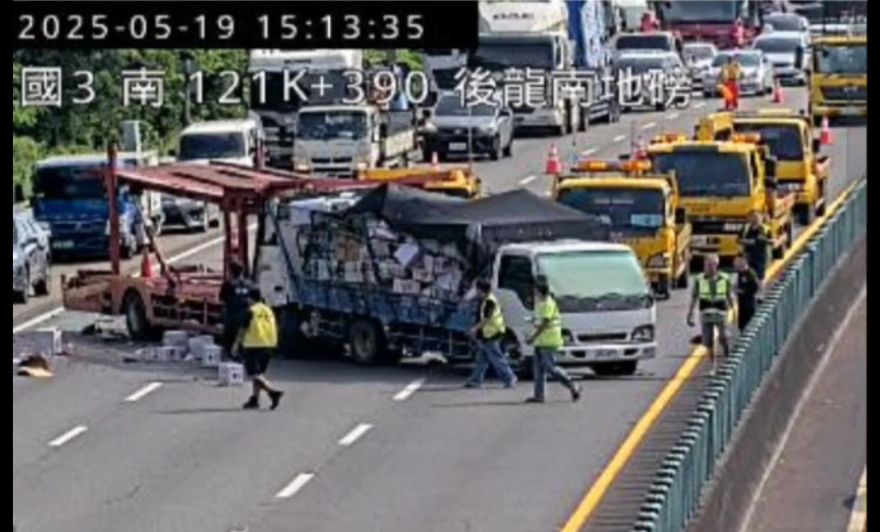 影/國3北向後龍段「2大車追撞變形」　全線封閉