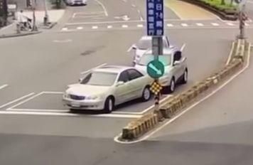 影/三峽惡駕駛撞死3人前「早就肇逃」！　逃逸畫面直擊