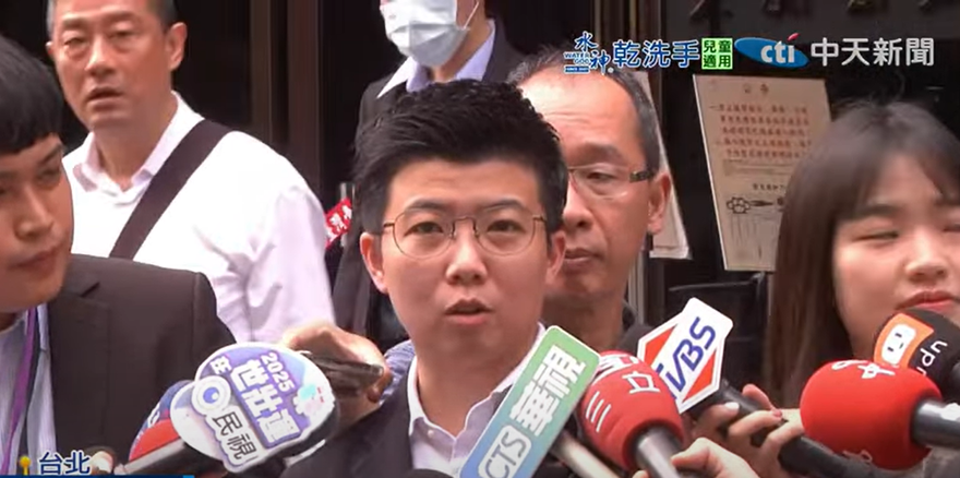 京華城案勘驗苗博雅質詢「柯文哲抓頭」　檢：頭抱咧燒的意思