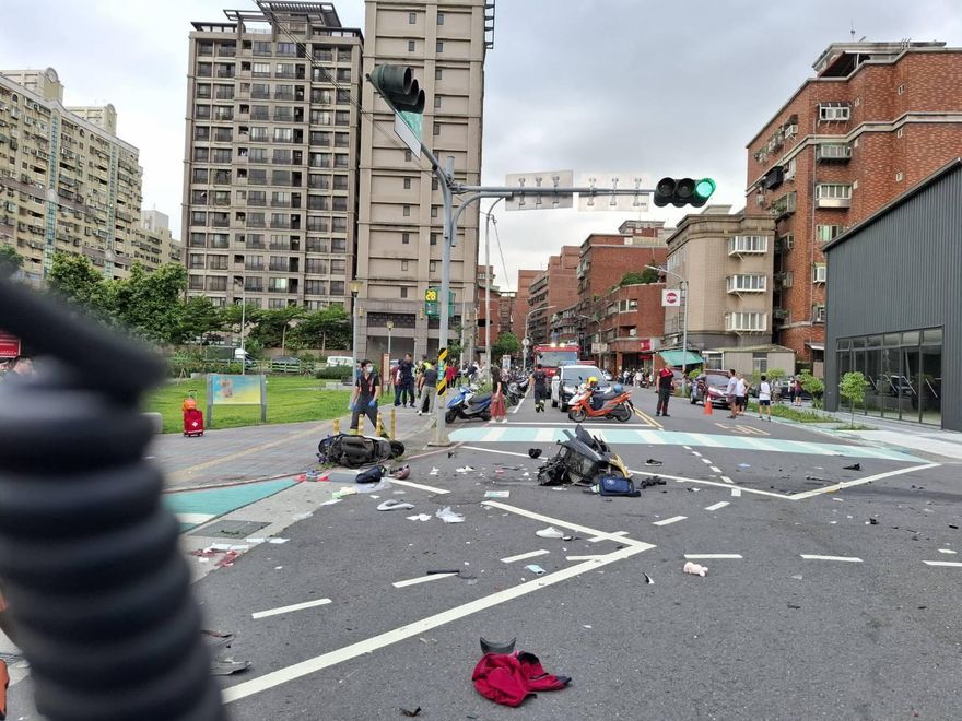 昨才剛奪3命！三峽死亡路口又見長者開車「不理導護媽媽硬闖」